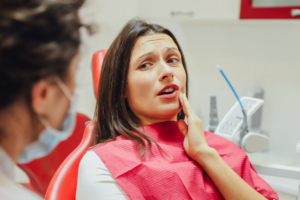 Woman explaining her dental discomfort to her dentist